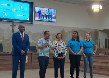 Profissionais da saúde, educadores e pais de autistas se reúnem em encontro da “Semana Azul”