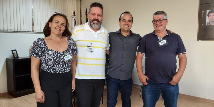 Presidente da Câmara recebe festeiros do Bairro Santo Antônio