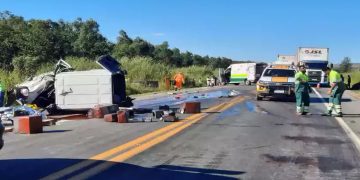 Acidente em Minas mata mulher e criança de 3 anos em MGC -135