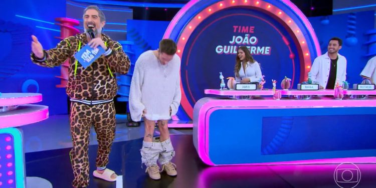 Filho de Leonardo abaixa as calças na TV e não se envergonha do ato polêmico