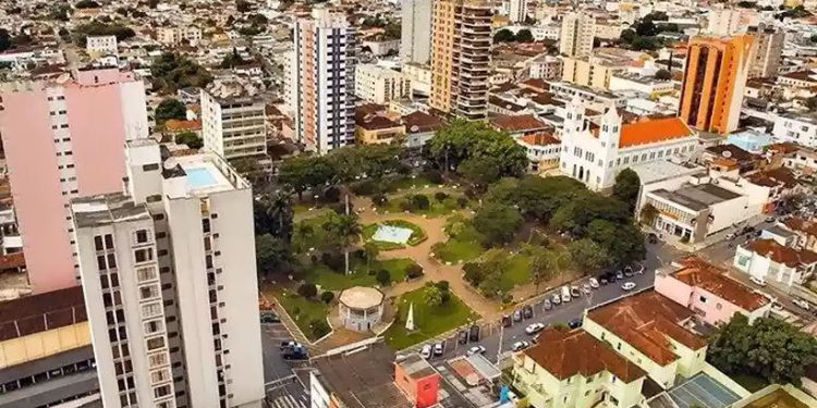 Em Passos polícia procura cantor foragido suspeito de estuprar filha de 14 anos