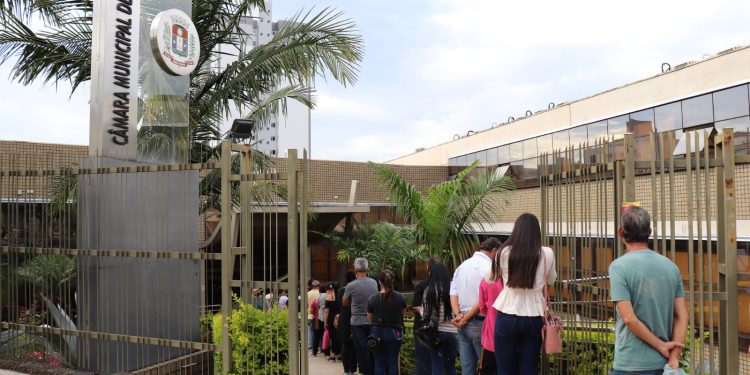 Câmara Municipal de Pouso Alegre abre concurso público com salários de até R$ 10,6 mil; veja como se inscrever