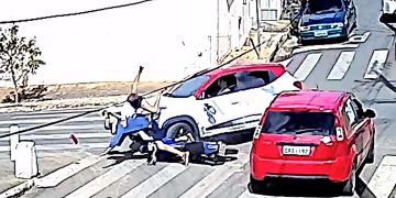 Jovens sofrem acidente de moto em Pouso Alegre Bairro no São João