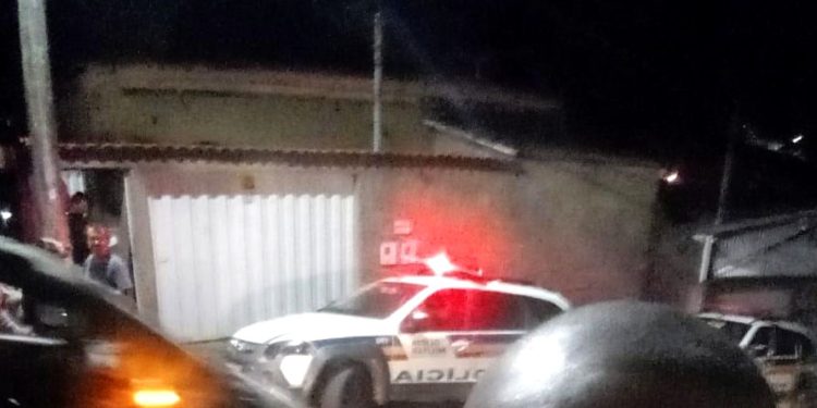 Marido mata esposa com 22 facadas por que teria descoberto traição em João Monlevade/MG