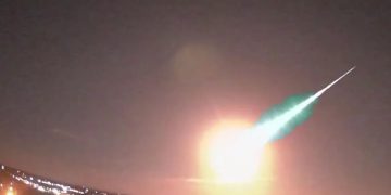 Meteoro esverdeado e brilhante visita o céu de Pouso Alegre – Veja o Vídeo