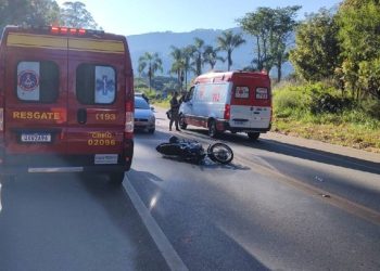 Acidente na BR-459 deixa casal ferido após colisão de moto com automóvel