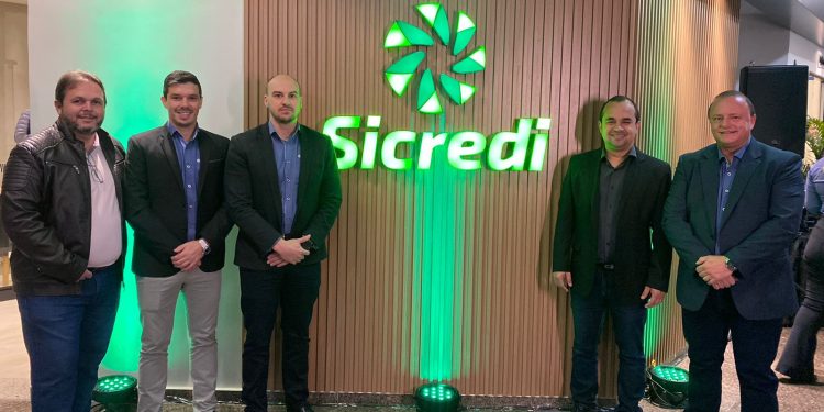 Presidente da Câmara participa da Inauguração da Sala de Investimentos do Sicred