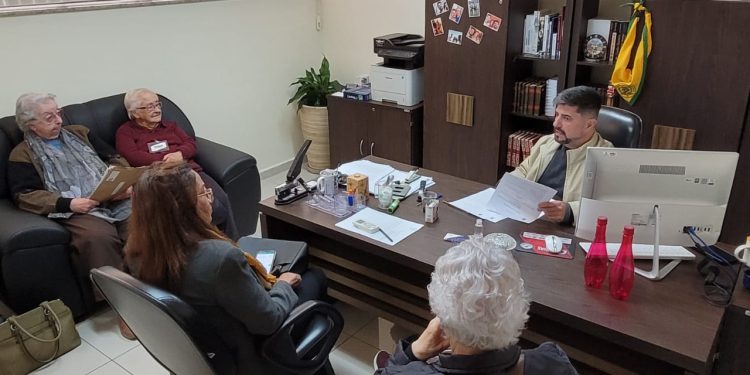 Vereador e CIAMPAR debatem para projeto de lei sobre Política Municipal dos Direitos da Mulher