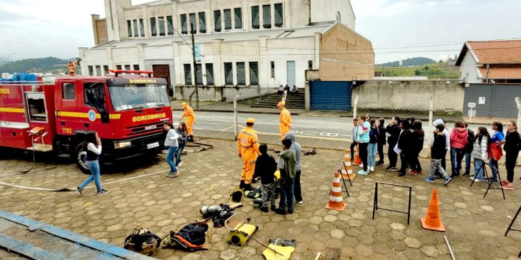 Combate às queimadas são levados para estudantes de Escola Municipal de PA