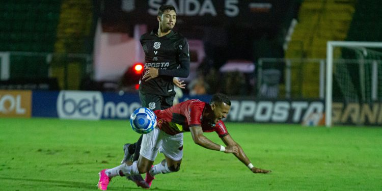 Pouso Alegre F. C. vira o jogo e sobe na tabela saindo do Z4