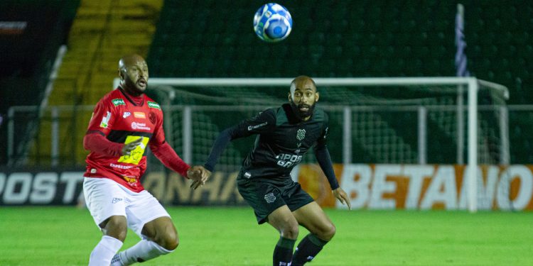 Pouso Alegre F. C. vira o jogo e sobe na tabela saindo do Z4