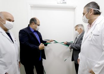 Vice-governador inaugura sala de tomografia e visita obras do Hospital Oncológico em Pouso Alegre