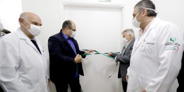 Vice-governador inaugura sala de tomografia e visita obras do Hospital Oncológico em Pouso Alegre