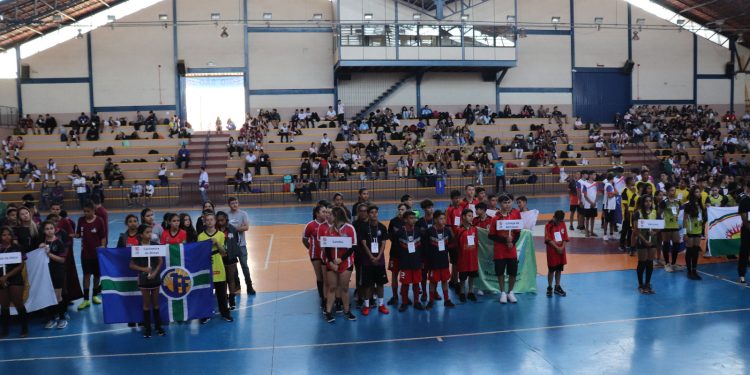 Presidente da Câmara de Pouso Alegre participa da abertura dos Jogos Escolares de Minas Gerais