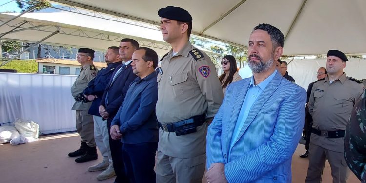 Presidente da Câmara acompanha cerimônia de formatura do Curso de Formação de Soldados