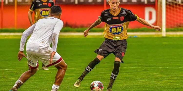 Atacante Minho deixa elenco do Pousão após perder espaço na Série C do Brasileiro