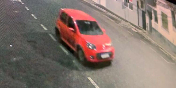 Mulher é Presa em Pouso Alegre suspeita de participar de ‘quadrilha do Uno vermelho