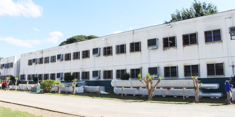 FUVS promove troca de telhado para melhorar conforto térmico do Colégio Anglo Pouso Alegre