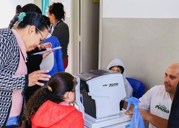 Em Pouso Alegre consultas e exames oftalmológicos são levados para dentro das escolas