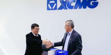 Prefeitura de Pouso Alegre e XCMG firmam protocolo para expansão de novos empregos na empresa