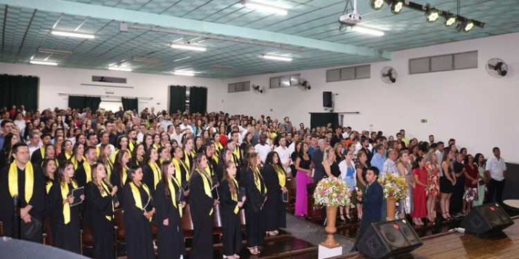 Em Pouso Alegre Univás comemora 20 anos do curso de Farmácia