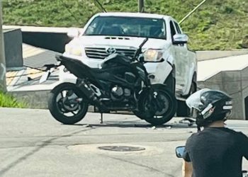 Em Monte Sião jovem de 21 anos morre após batida entre moto e caminhonete – Veja o vídeo