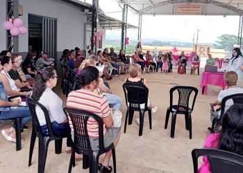 Curso de Enfermagem realiza ações da Campanha Outubro Rosa em Bairros de Pouso Alegre