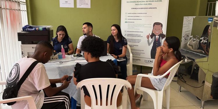 CAC realiza atendimento no Jardim Noronha e conta com a presença de vereador