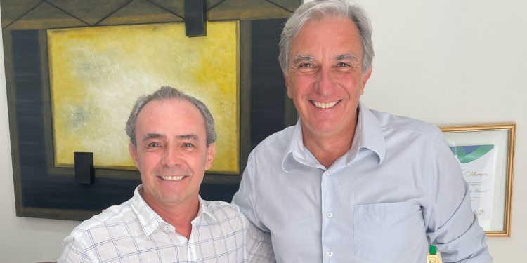 Deputado Rafael Simões se reúne com Promotor para discutir a questão do pedágio na BR-459