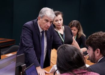 Deputado Rafael Simões destaca importância das instituições filantrópicas na Comissão de Saúde
