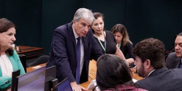 Deputado Rafael Simões destaca importância das instituições filantrópicas na Comissão de Saúde