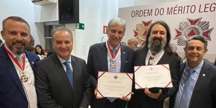 Reitor da Univás José Dias e Deputado Federal Rafael Simões recebem Medalha Ordem do Mérito Legislativo