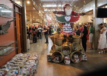 Vereadores participam da abertura da campanha “Natal de Asas Abertas contra a Fome” da Karech