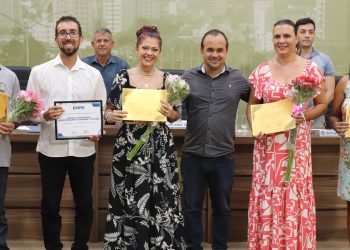 Câmara presta homenagem aos 25 anos da Escola Municipal Clarisse Toledo