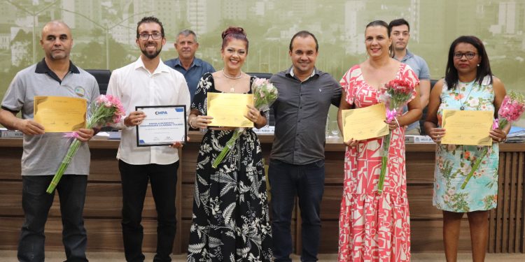 Câmara presta homenagem aos 25 anos da Escola Municipal Clarisse Toledo