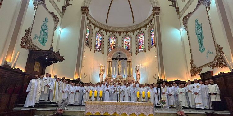 Pouso Alegre celebra missa em Ação de Graças pelos 70 anos de Dom Majella