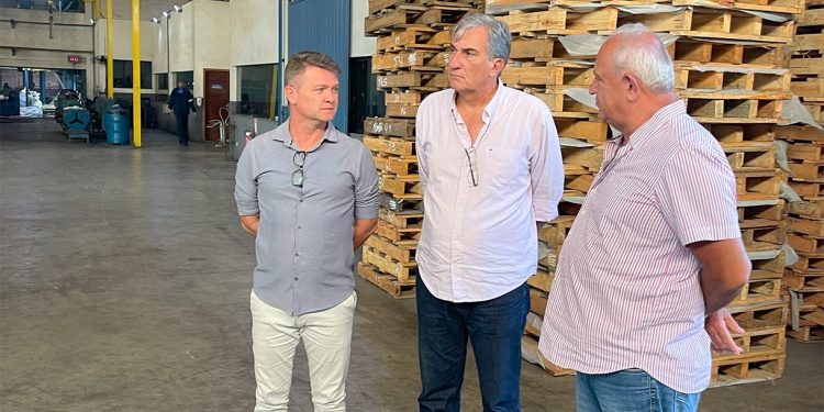 Deputado Rafael Simões Fortalece Laços e Debates em Visita Política a Guaxupé