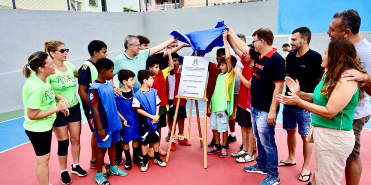 Prefeitura de Pouso Alegre entrega reforma de quadra esportiva para população