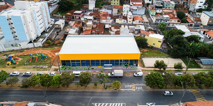 Prefeitura de Pouso Alegre entrega revitalização da quadra do Colina de Santa Bárbara