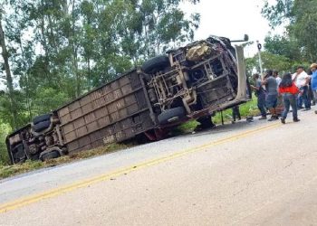 Ônibus da Gardênia sofre acidente na MGC-267 com vitima fatal e 8 feridos graves