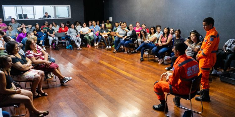 Em Pouso Alegre monitores de transporte escolar passam por treinamento