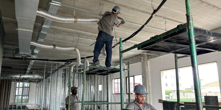 Serviços para chegada da energia elétrica no Hospital Oncológico chegam à fase final