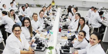 Crescimento do mercado farmacêutico nacional gera aumento no mercado de trabalho na região