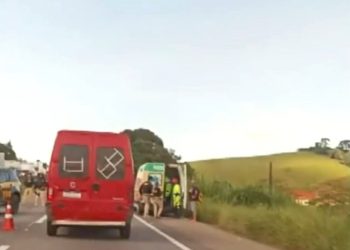 Em Camanducaia motociclista morre após batida em carreta na Rodovia Fernão Dias