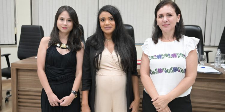 Câmara recebe servidoras da Receita Federal nomeadas para Pouso Alegre