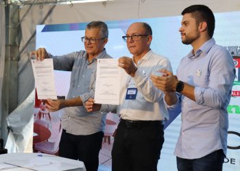 Vereadores acompanham lançamento da construção do Pouso Hub