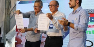 Vereadores acompanham lançamento da construção do Pouso Hub