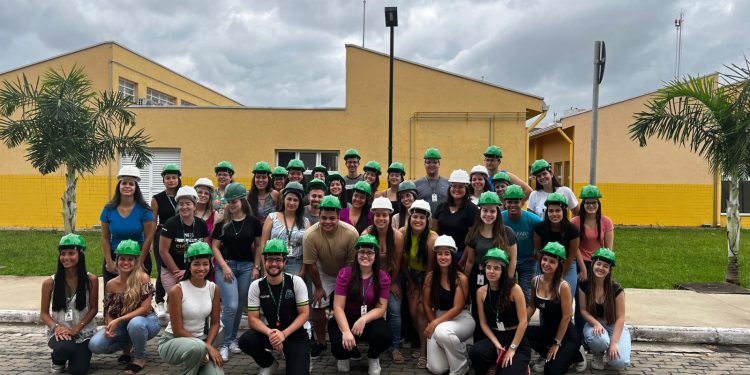 Alunos de Farmácia da Univás visitam as obras do novo Hospital Oncológico Samuel Libânio