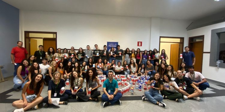 Alunos de Psicologia da Univás promovem Trote Solidário em prol do Hospital