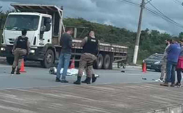 Em Pouso Alegre homem morre ao ser atropelado na Avenida Perimetral